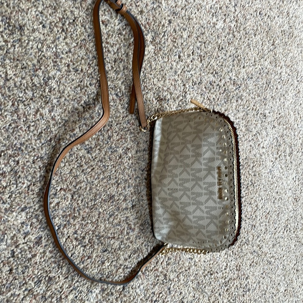 Small Michael Kors purse.